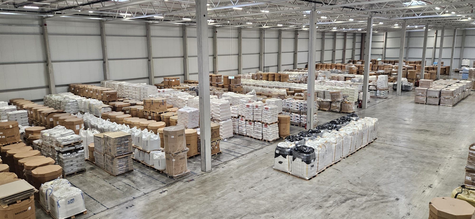 12,000 m² polymer warehouse in Dormagen — big bags, octabins and sacks